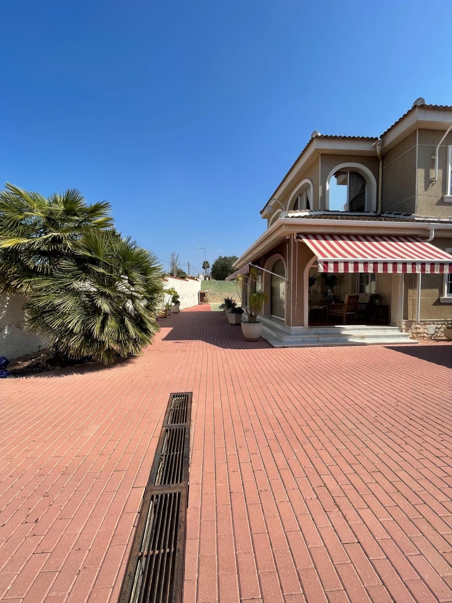 Villa, La Marina, Alicante, MLSC2066013 - Lind Property