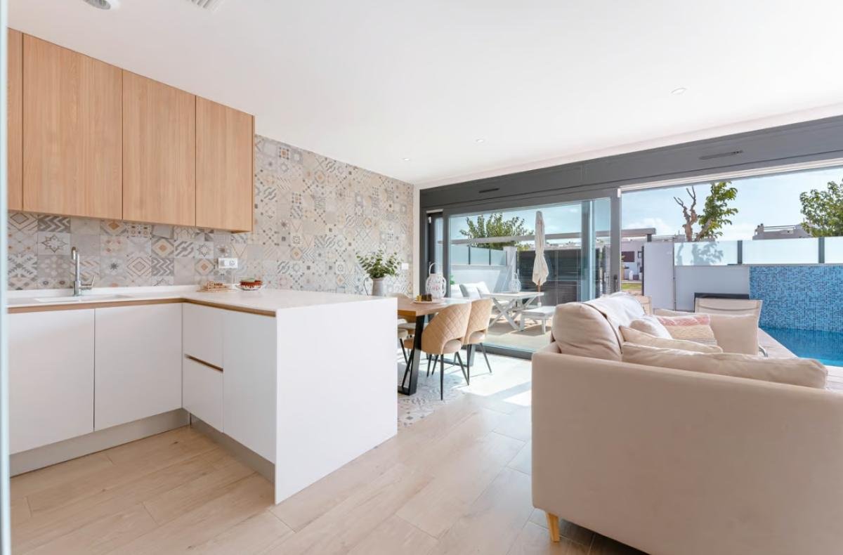 01JK40E9SXVX0NESYC44HDKNC4-medium