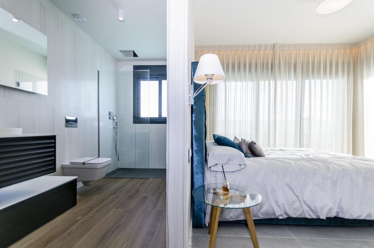 01KEC76YR21T5KPZS3HY1QW3AT-medium