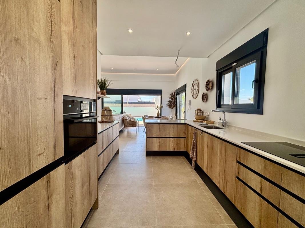 01KJJ460V04P7SYSY8YSFC9F77-medium